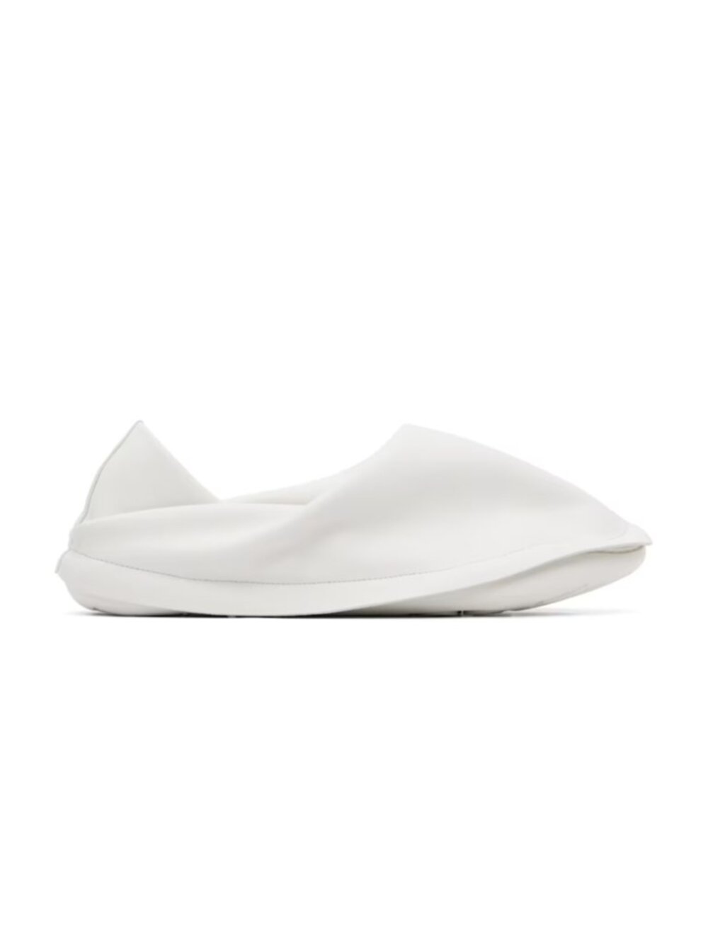 ISSEY MIYAKE - Off-White Camper Edition Peu Form Loafers